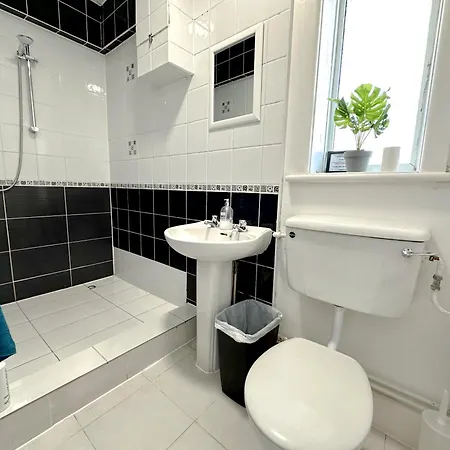 Bournemouth 3 Bedroom - Parking-3