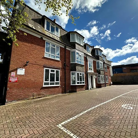 Bournemouth 3 Bedroom - Parking-2